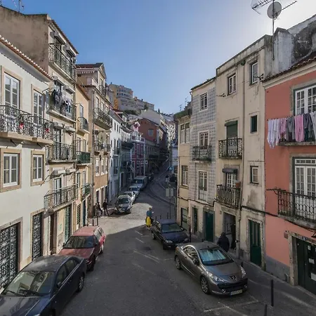 Apartment Modern Art In The Heart Of Mouraria Lisbon