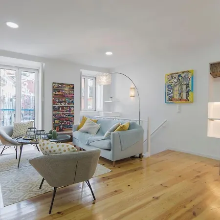 Modern Art In The Heart Of Mouraria Apartment *
